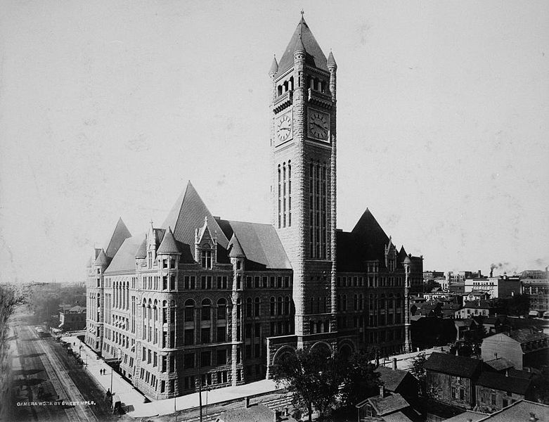 photo of Minneapolis City Hall